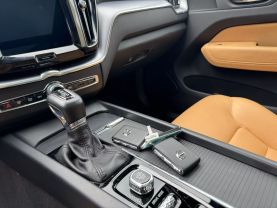 2020 VOLVO XC60 SUV 4-CYL, DRIVE-E, TURBO, 2.0 LITER T5 MOMENTUM SPORT UTILITY 4D