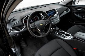 2023 Chevrolet Malibu - Image 3