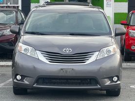 2015 TOYOTA SIENNA VAN V6, 3.5 LITER XLE MINIVAN 4D