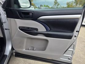 2017 Toyota Highlander - Image 18