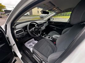 2017 KIA SORENTO SUV 4-CYL, GDI, 2.4 LITER LX SPORT UTILITY 4D