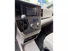 2018 TOYOTA SIENNA VAN V6, 3.5 LITER LE MINIVAN 4D