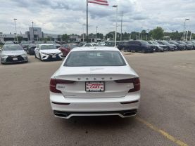 2022 VOLVO S60 SEDAN 4-CYL, DRIVE-E, HYBRID, TURBO, SUPERCHARGED, 2.0 LITER T8 RECHARGE R-DESIGN EXPRESSION SEDAN 4D