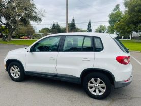 2010 VOLKSWAGEN TIGUAN SUV 4-CYL, TURBO, 2.0 LITER SE SPORT UTILITY 4D