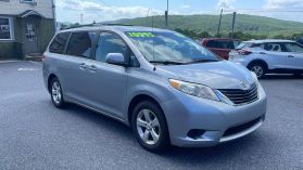 2012 Toyota Sienna Le Minivan 4d - Image 6