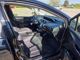2017 Toyota Prius - Image 15