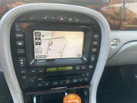 2004 JAGUAR XJ SEDAN V8, 4.2 LITER VANDEN PLAS SEDAN 4D