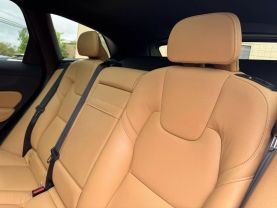 2020 VOLVO XC60 SUV 4-CYL, DRIVE-E, TURBO, 2.0 LITER T5 MOMENTUM SPORT UTILITY 4D