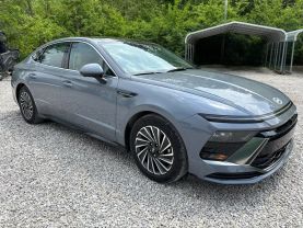 2024 HYUNDAI SONATA HYBRID SEDAN 4-CYL, HYBRID, GDI, 2.0 LITER LIMITED SEDAN 4D at T&T Repairables - used car dealership in Spencer, Indiana.