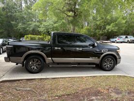 2017 NISSAN TITAN CREW CAB