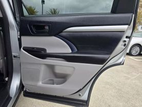 2017 Toyota Highlander - Image 16