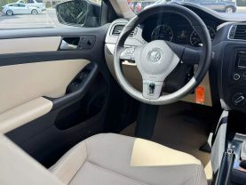 2012 VOLKSWAGEN JETTA - 5-CYL, PZEV, 2.5 LITER 2.5L SE SEDAN 4D