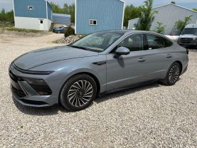 2024 HYUNDAI SONATA HYBRID SEDAN 4-CYL, HYBRID, GDI, 2.0 LITER LIMITED SEDAN 4D at T&T Repairables - used car dealership in Spencer, Indiana.