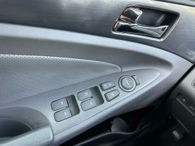 2015 HYUNDAI SONATA SEDAN 4-CYL, HYBRID, 2.4 LITER HYBRID LIMITED SEDAN 4D