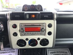 2013 TOYOTA FJ CRUISER SUV V6, 4.0 LITER SPORT UTILITY 2D