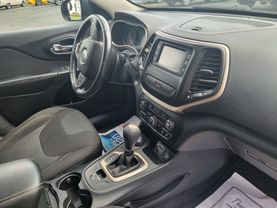 2016 JEEP CHEROKEE SUV V6, 3.2 LITER LATITUDE SPORT UTILITY 4D