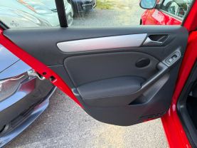2011 VOLKSWAGEN GOLF