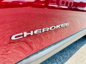 2019 JEEP CHEROKEE SUV 4-CYL, ZERO EVAP, 2.4 LITER LATITUDE PLUS SPORT UTILITY 4D