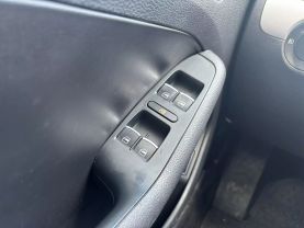 2013 Volkswagen Jetta - Image 14