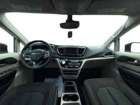 2023 CHRYSLER VOYAGER