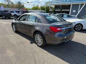 2014 Chrysler 200 - Image 8