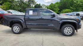 2025 Toyota Tacoma Double Cab - Image 4