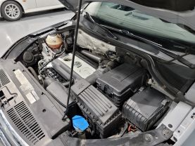 2011 Volkswagen Tiguan - - Image 10