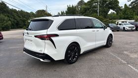 2021 Toyota Sienna - Image 3