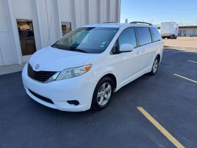 2011 TOYOTA SIENNA