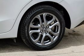 2019 TOYOTA YARIS SEDAN 4-CYL, 1.5 LITER LE SEDAN 4D
