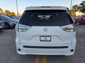 2015 Toyota Sienna - Image 5