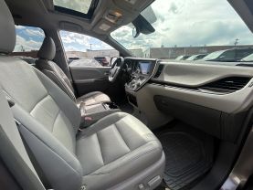 2018 TOYOTA SIENNA VAN V6, 3.5 LITER XLE MINIVAN 4D