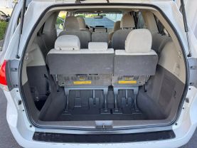 2011 TOYOTA SIENNA
