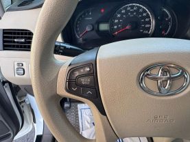 2011 TOYOTA SIENNA