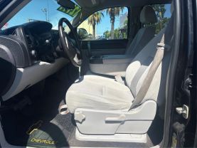 2009 CHEVROLET SILVERADO 1500 CREW CAB PICKUP V8, FLEX FUEL, 5.3 LITER XFE PICKUP 4D 5 3/4 FT