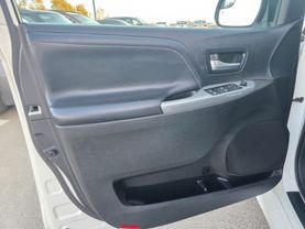 2015 Toyota Sienna - Image 15
