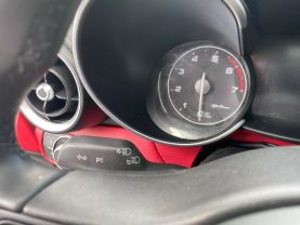 2018 Alfa Romeo Giulia - Image 11