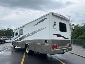 Used 2006 GEORGETOWN BY FOREST RIVER SE SERIES - - 350DS FORD - LA Auto Star located in Virginia Beach, VA