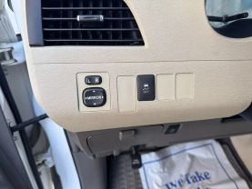 2011 TOYOTA SIENNA