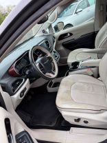 2019 Chrysler Pacifica - Image 11