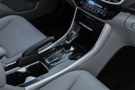 2017 Honda Accord - Image 25