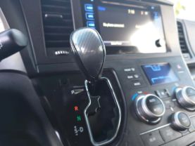 2015 Toyota Sienna - Image 19