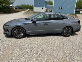 2024 HYUNDAI SONATA HYBRID SEDAN 4-CYL, HYBRID, GDI, 2.0 LITER LIMITED SEDAN 4D at T&T Repairables - used car dealership in Spencer, Indiana.