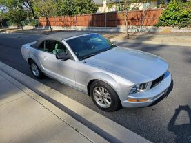 2005 FORD MUSTANG DELUXE CONVERTIBLE 2D