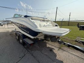 2004 CARAVELLE BOW RIDER WATERCRAFT - -
