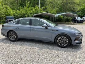 2024 HYUNDAI SONATA HYBRID SEDAN 4-CYL, HYBRID, GDI, 2.0 LITER LIMITED SEDAN 4D at T&T Repairables - used car dealership in Spencer, Indiana.