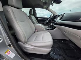 2017 Toyota Highlander - Image 14