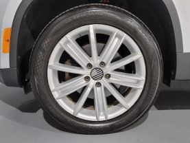 2011 Volkswagen Tiguan - - Image 16
