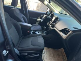 2017 JEEP CHEROKEE SUV V6, 3.2 LITER LATITUDE SPORT UTILITY 4D