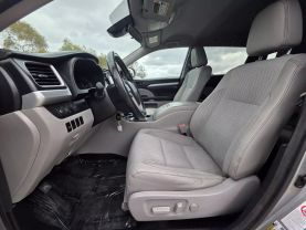 2017 Toyota Highlander - Image 19